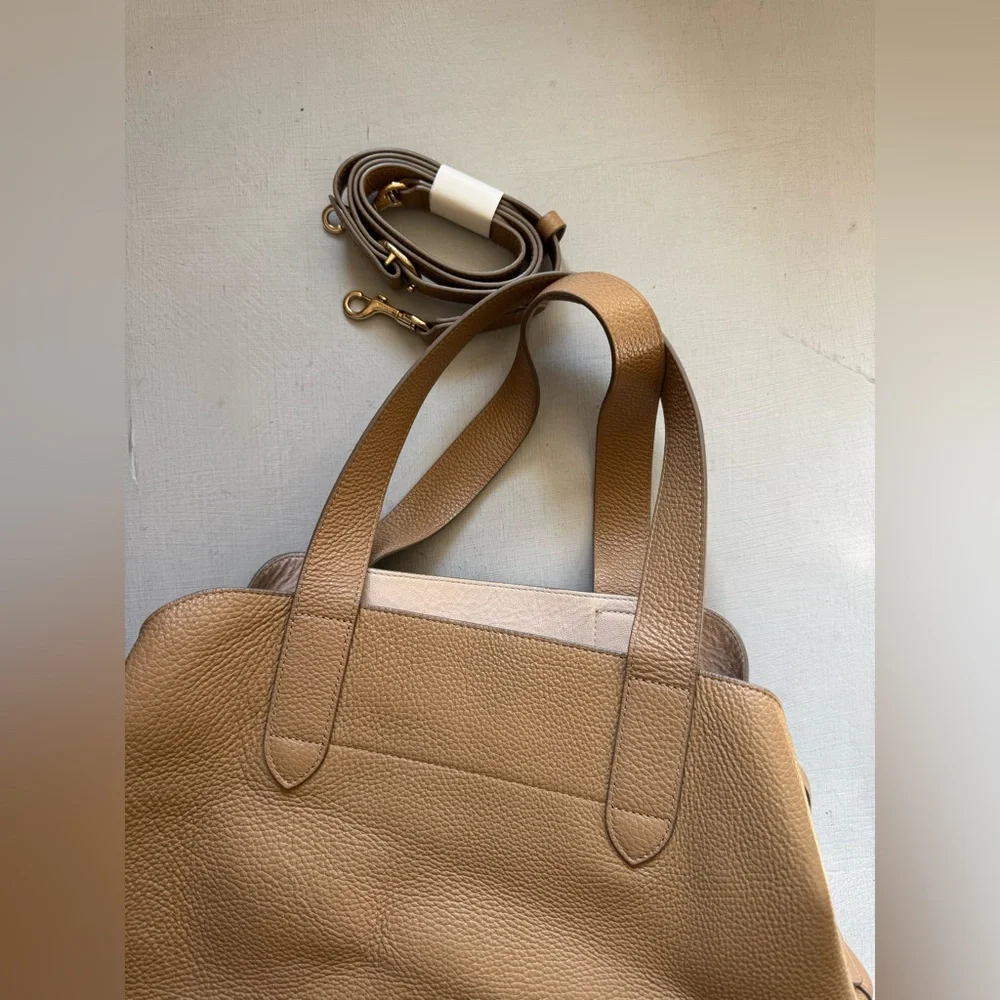 Cuyana Zippered Satchel in Cappuccino Pebbled Leather